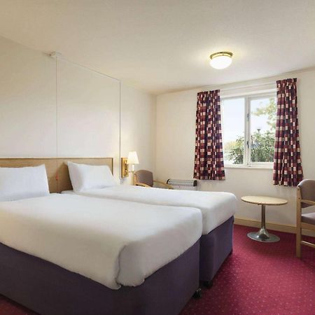 Days Inn Tewkesbury Strensham Bagian luar foto
