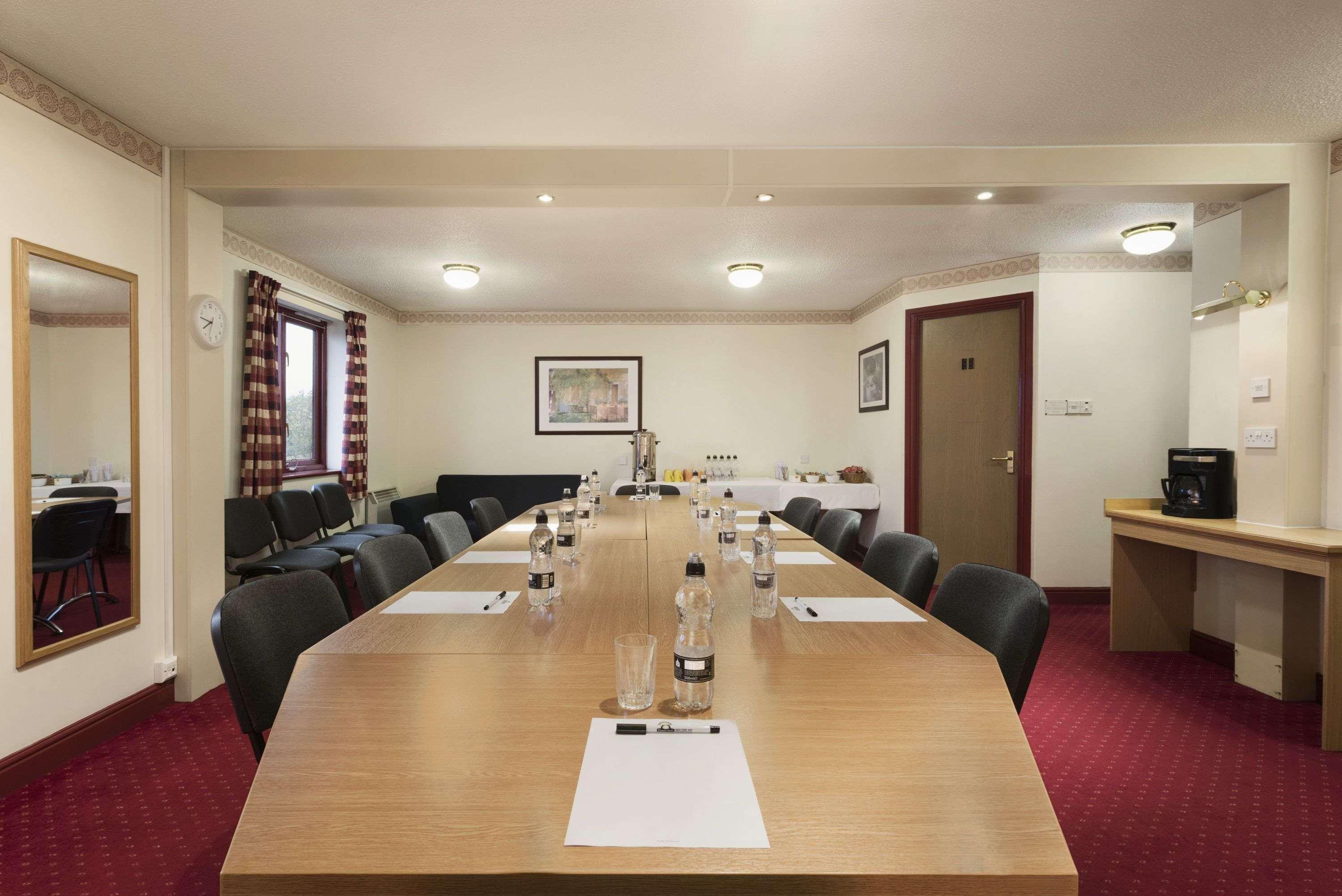 Days Inn Tewkesbury Strensham Bagian luar foto