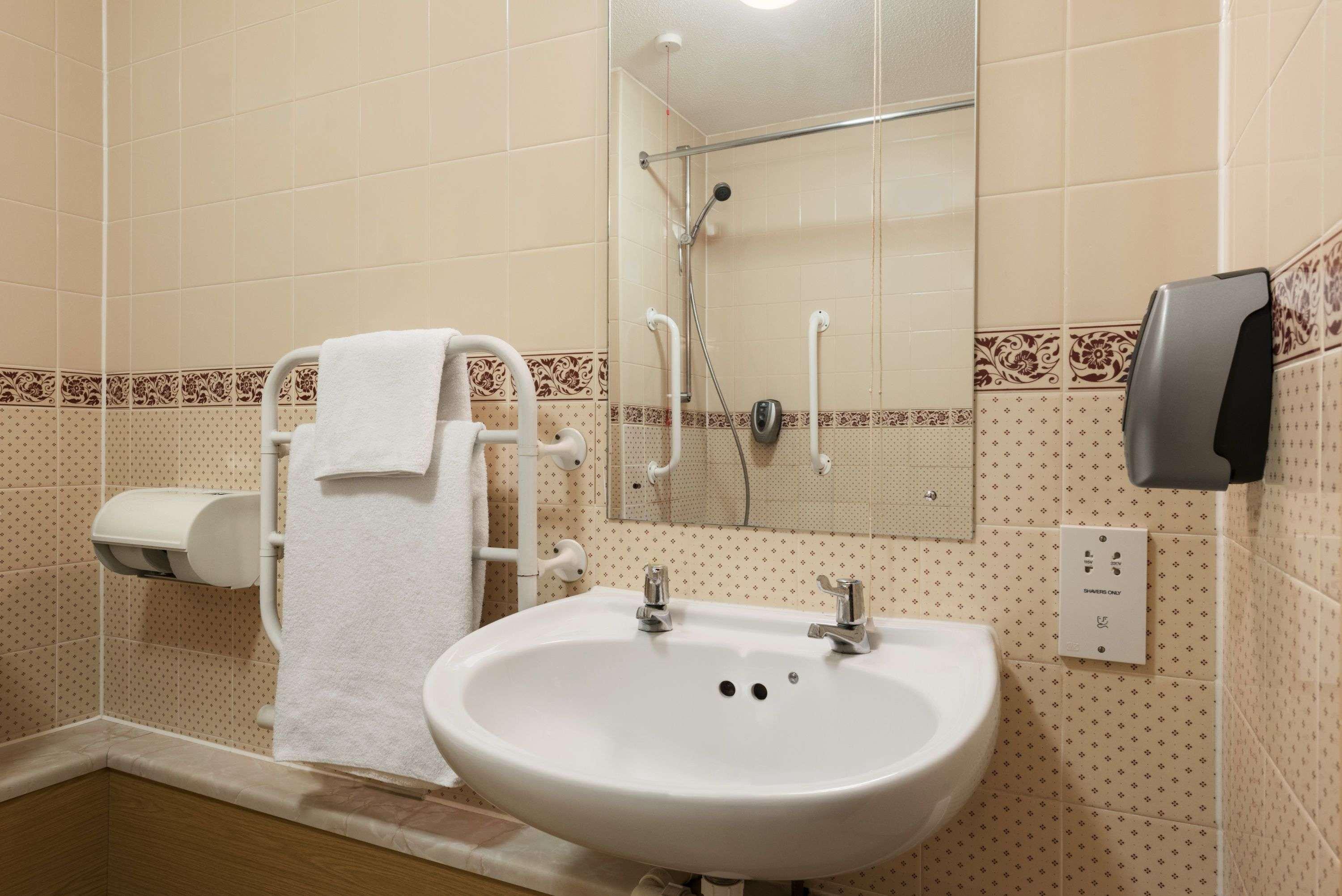 Days Inn Tewkesbury Strensham Bagian luar foto