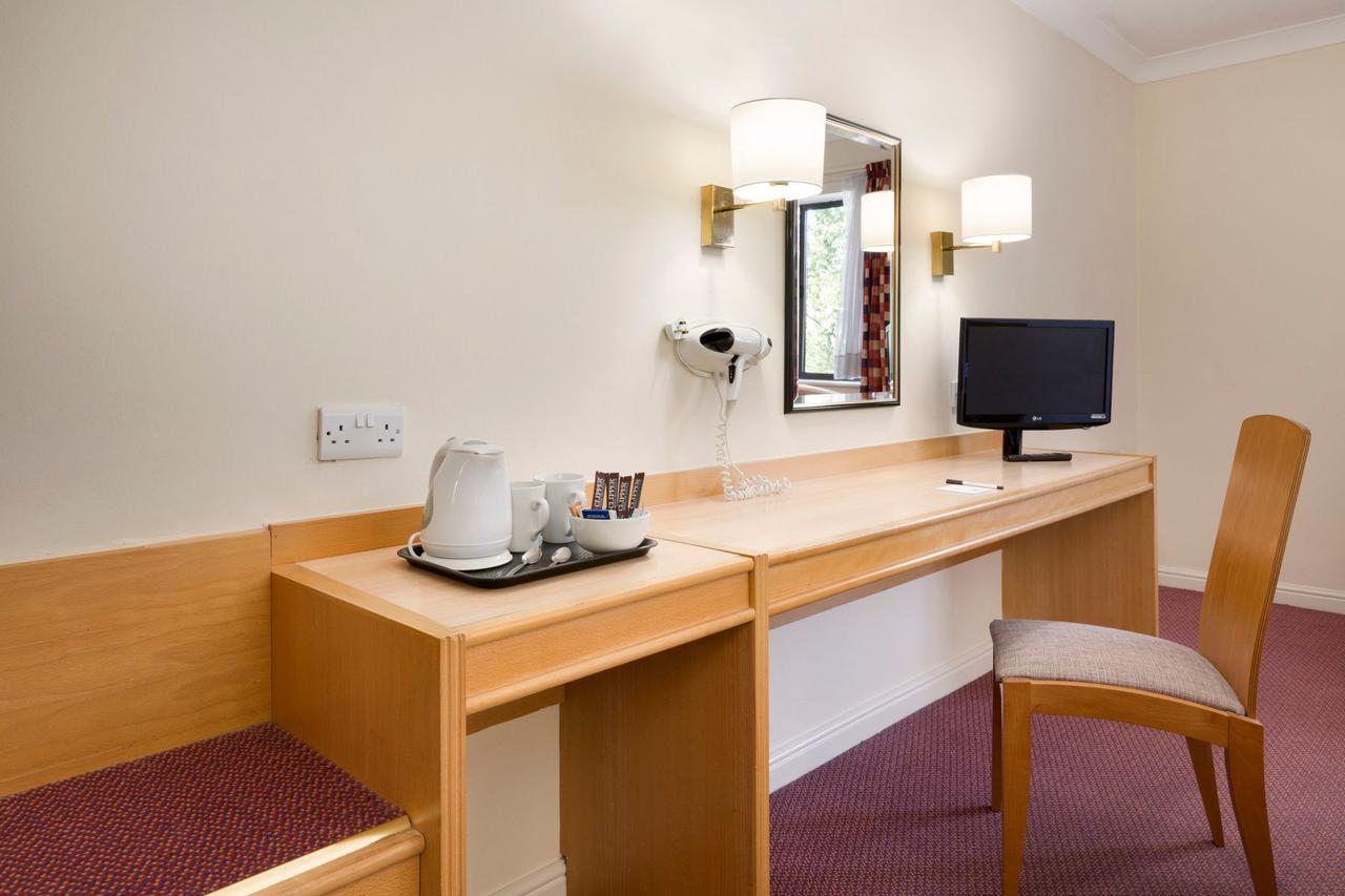 Days Inn Tewkesbury Strensham Bagian luar foto